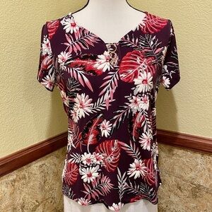 By Design Burgundy Tropical Top Blouse Stretchy Size Medium Floral Short Sleeve